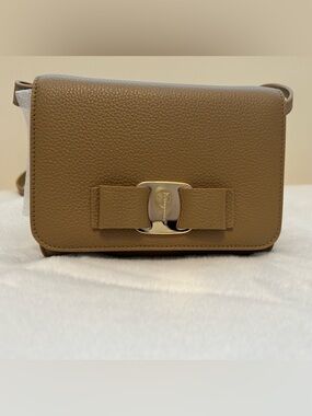 Ferragamo Vara Crossbody in Taupe NWT